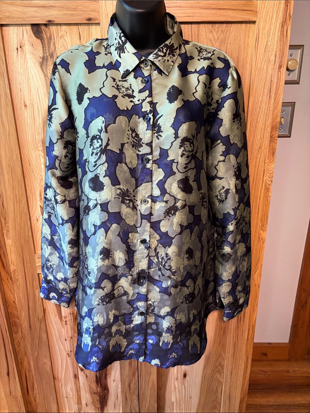 Banana Republic Blue and Beige Floral Button-Up Blouse
